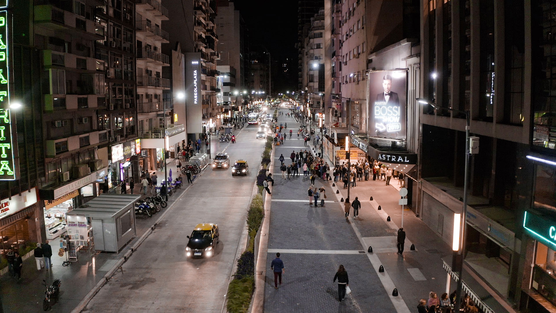 Se Inaugura La Nueva Avenida Corrientes Peatonal De Noche Y Con Cantero En El Medio 